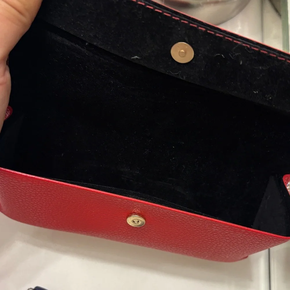 GUESS Women's Black and Silver Sunglasses with Red Case - Picture 8 of 9